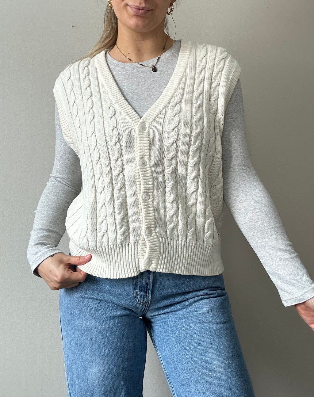 90s Carriage Court White Sweater Vest